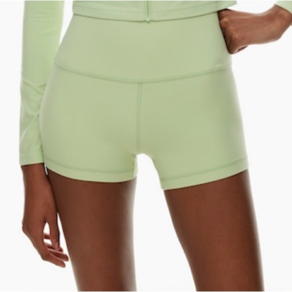 Aritzia BUTTER Cheeky Hi-Rise 3" Short Size 8